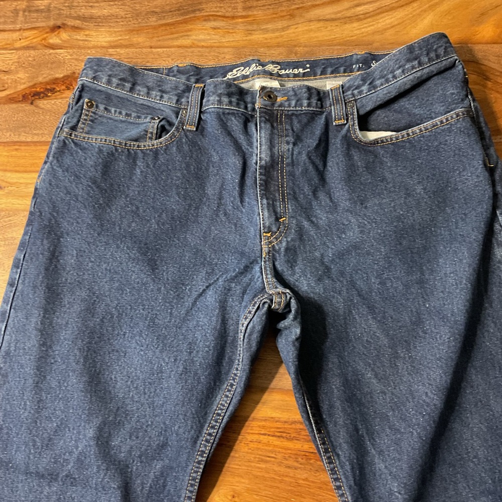 Men’s Eddie Bauer straight fit jeans. Size 40x 32. Excellent used condition